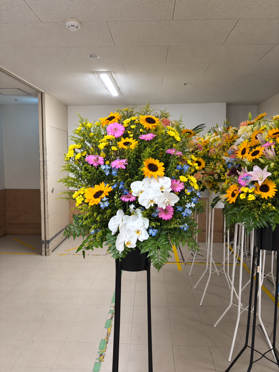 明石市の飲食店・美容室向け開店祝いと移転祝いのスタンド花